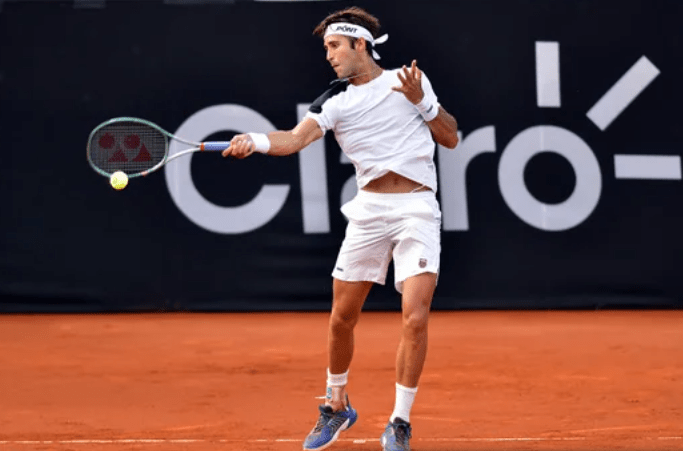 Tomás Martín Etcheverry avanzó a octavos tras vencer a Francisco Comesaña en el Río&nbsp;Open